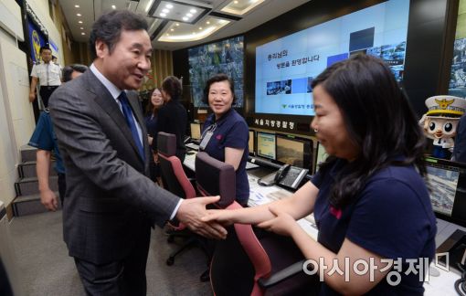 [포토]서울지방경찰청 종합교통정보센터 찾은 이낙연 총리