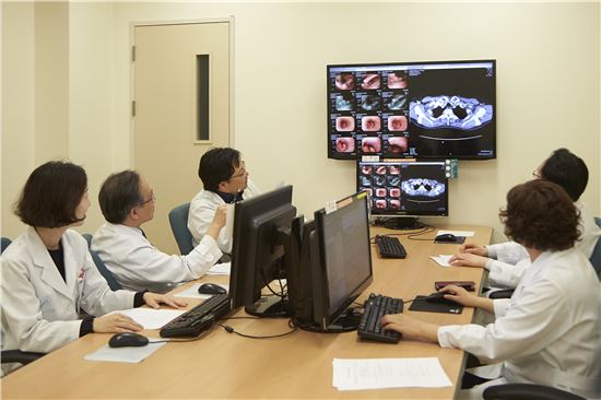 [추석이 더 바빠요③]의료인들 “환자들이 가족이죠” 