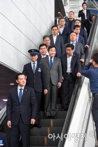 [포토]추석 연휴 앞두고 서울역 방문한 이낙연 국무총리