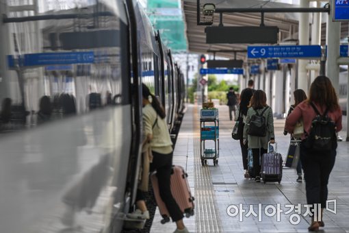 [포토]'기차에 몸을 싣고'