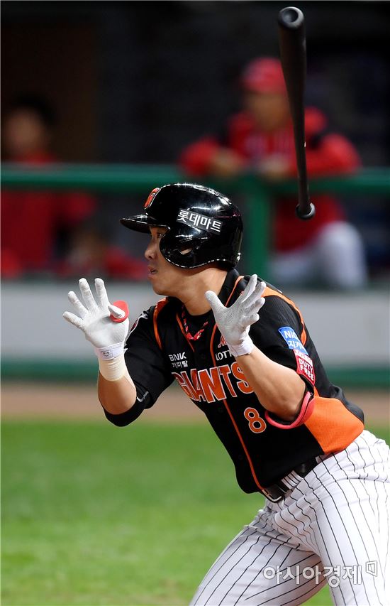 [포토]전준우, '찬스를 살리는 안타'