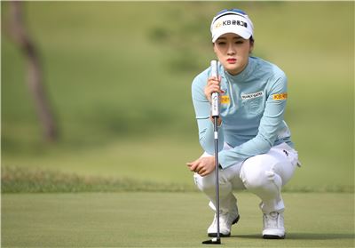 오지현 선두 도약 "3승 챔프 찬스~"