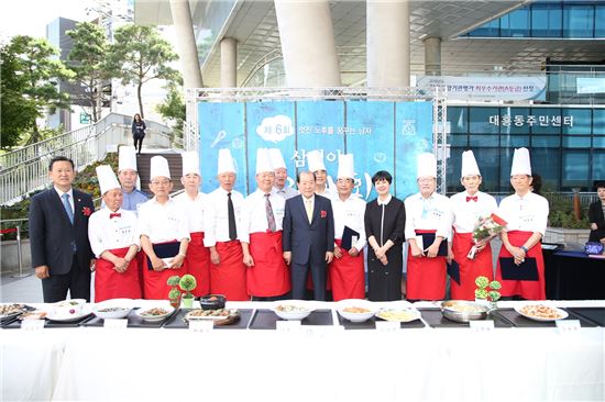 [포토]박홍섭 마포구청장 '삼식이 요리대회' 참석  