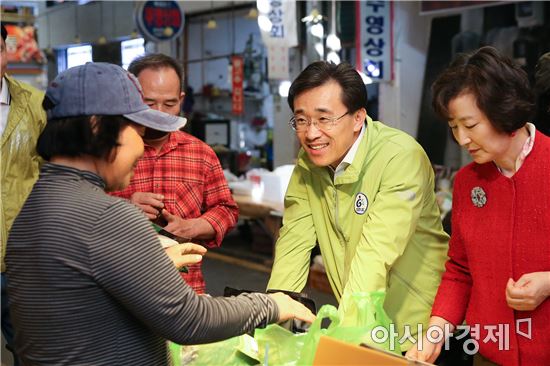 [포토]김성환 광주 동구청장, 추석맞아 전통시장 방문