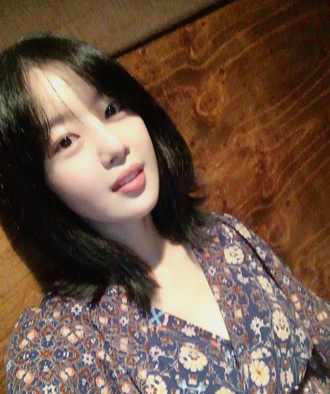 한선화, 꽃블라우스 입고 일상 공개…연기자 변신 후 '더 예뻐진 미모'