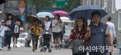 [포토]비 내리는 추석 연휴