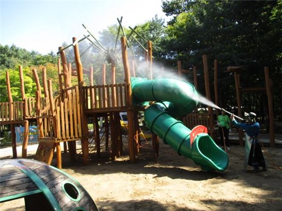 관악구 어린이놀이터 오존수로 소독 