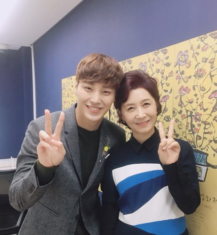 ‘황금빛 내 인생’ 이태환, 일상에서도 빛나는 외모…김혜옥과 ‘찰칵’