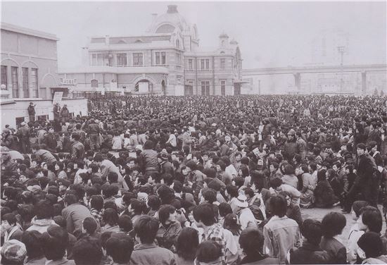 [철도로 본 추석]달라진 명절 열차표 '예매전쟁'