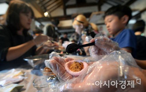 [포토]정성스럽게