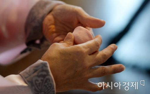 [포토]송편 하나에 정성 듬뿍