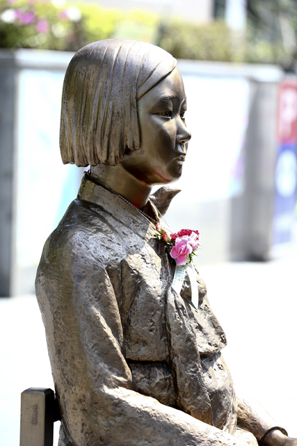 주한 일본대사관 앞 평화의 소녀상 종로구 공공조형물 제1호 지정