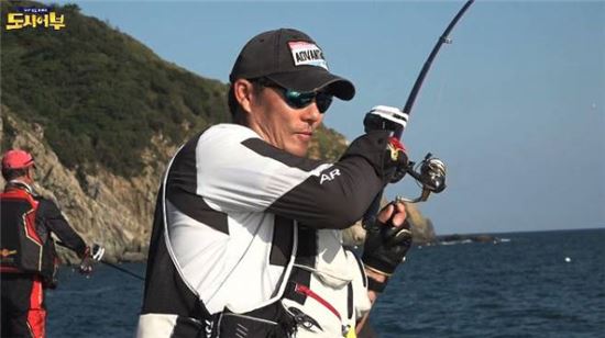 '도시어부' 이경규, 이태곤 낚시 자세에 "'카바레 낚시' 온갖 폼은 다 잡아" 팩트폭행