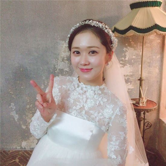 ‘고백부부’ 장나라, 웨딩드레스 입은 ‘순백의 귀요미’