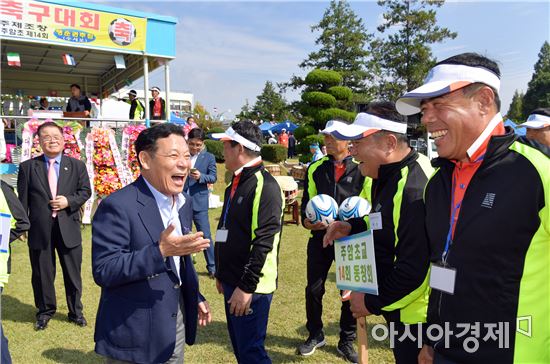윤장현 광주시장, 제96회 지산지역 한마당 축구대회 참석