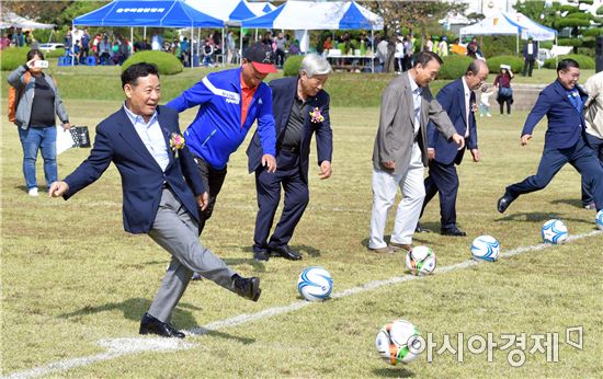 윤장현 광주시장, 제96회 지산지역 한마당 축구대회 참석