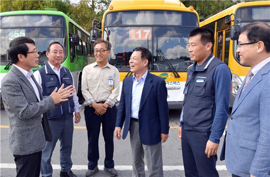 윤장현 광주시장, 추석 맞아 시내버스 운수종사자 격려