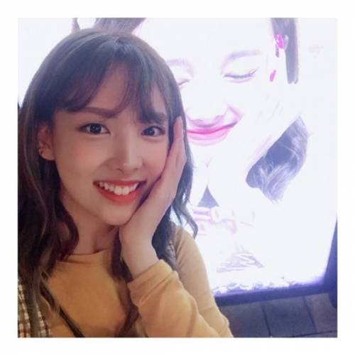 트와이스, 나연 "늦었지만 깜짝 인증사진 #고마오#옹스#나이먹었어하"