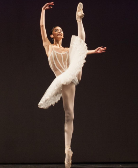 ‘백조클럽’ 왕지원, sns 사진 화제…‘나의 20살’ 백조 연상되는 우아함