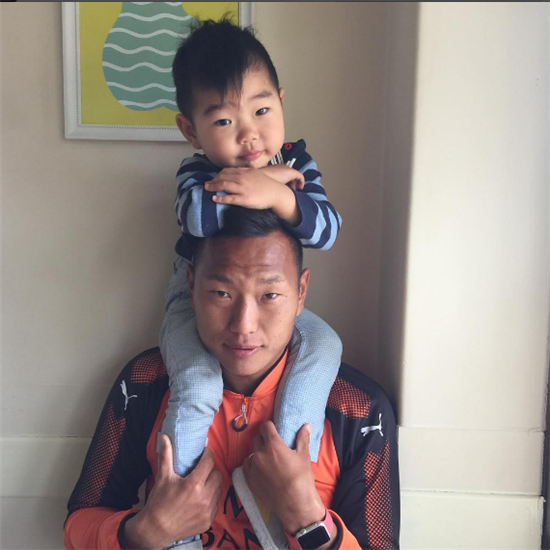 정대세, 아들과 행복한 일상 공개…붕어빵 같은 외모 '깜찍'