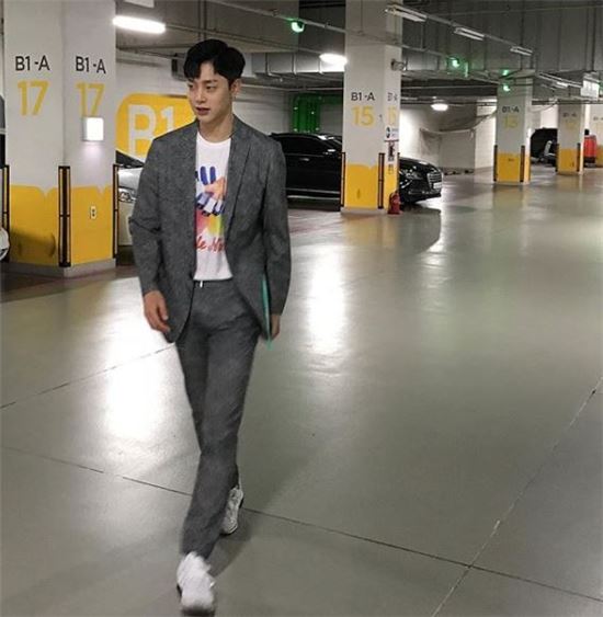 '보그맘' 권현빈, 모델 워킹 뽐내며 "유치원 선생님 입니다 잘부탁드립니다"