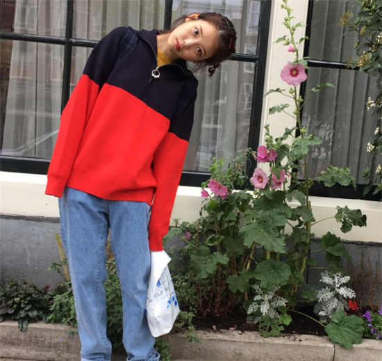 아이유, 일상 데일리룩은 복고풍…'영화 써니에서 등장한줄'