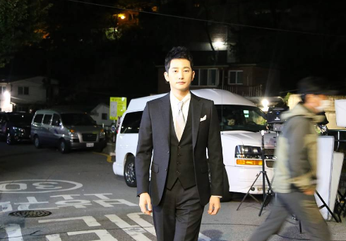 '황금빛 내 인생' 박시후, 재벌가 포스 풍기며…'촬영장 사진 공개'