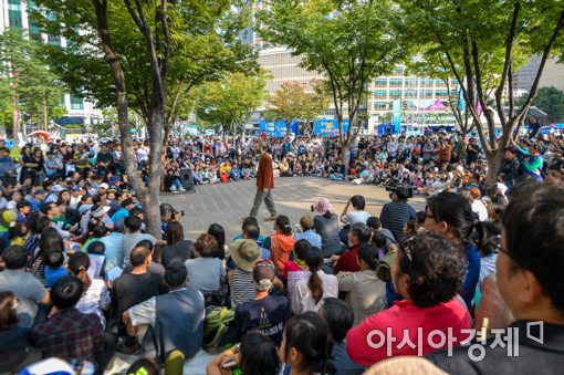 [포토]추석 연휴 막바지 '거리공연 어때요?'
