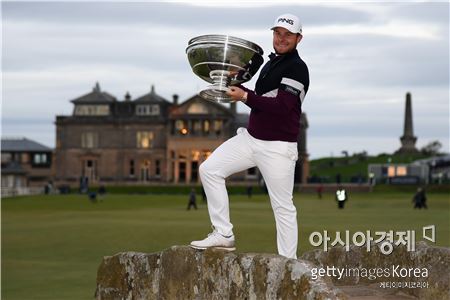 해튼의 타이틀방어 "던힐링크스 2연패 새 역사"