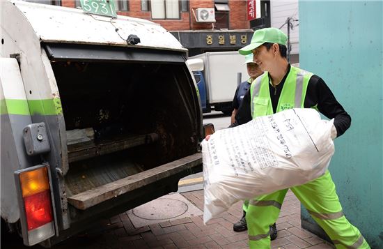 동대문구, 거리 청소하며 추석 연휴 마무리