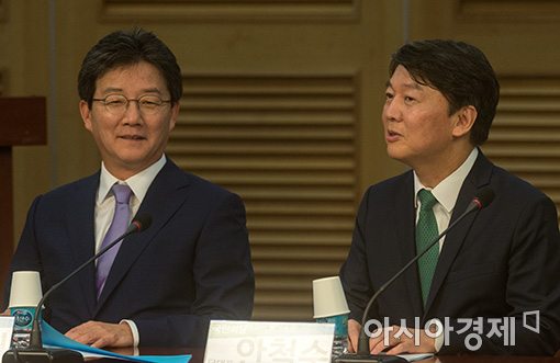 [포토]나란히 앉은 안철수-유승민