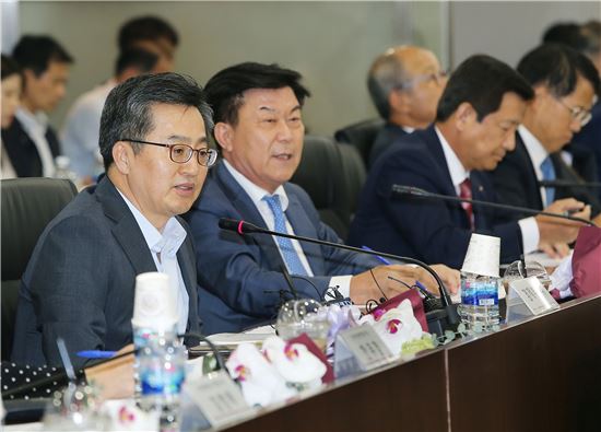 김동연 부총리 "中企, 혁신성장 주축"…내달초 최저임금 관련대책 