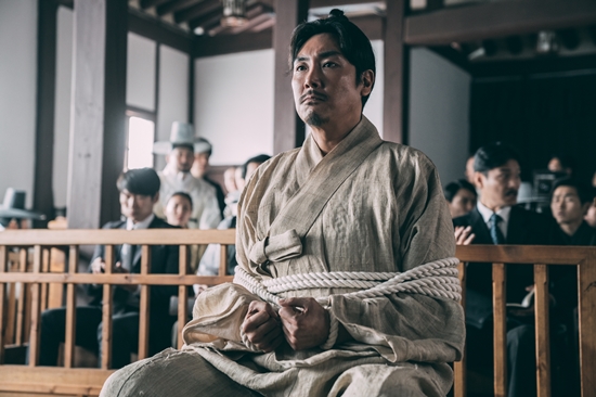 [사진제공=(주)키위컴퍼니/씨네그루(주)키다리이엔티]영화 '대장 김창수' 스틸컷.