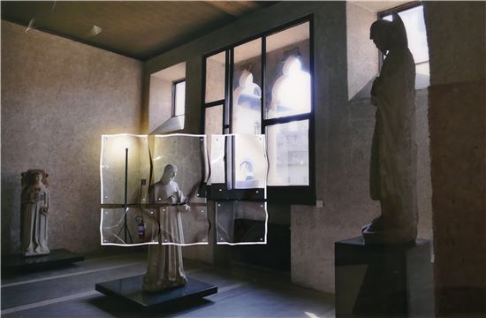 홍성도, 이태리 미술관, 2015, 디지털 C-프린트, 알루미늄, 사진, 90×130㎝
