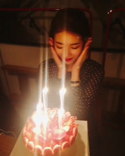 수지, 행복한 생일파티 현장 포착...‘수줍은 애교’