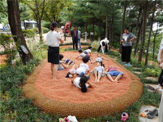 응봉공원 황토볼 