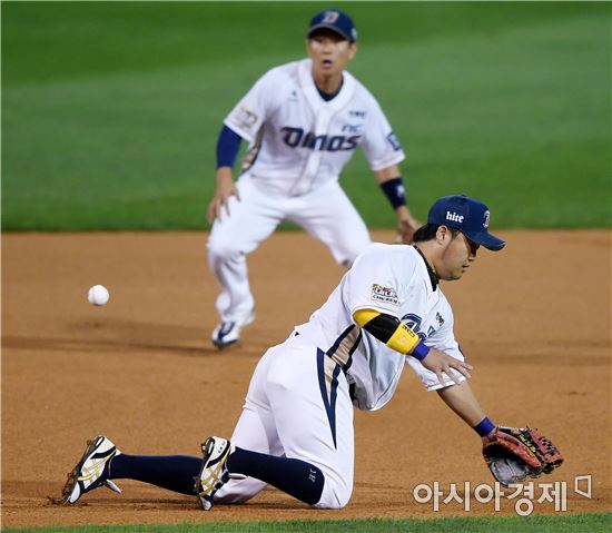 [포토]뜬공 놓치는 NC 박석민