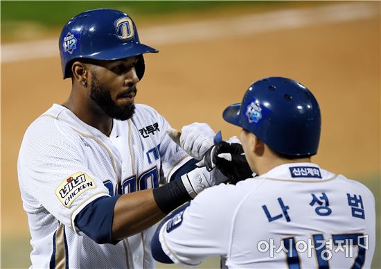 [포토]스크럭스, '투런포로 앞서간다'