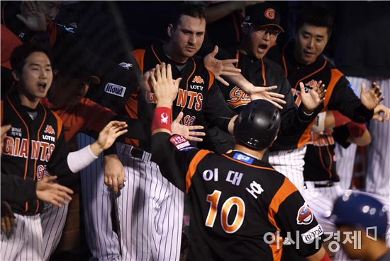 [포토]이대호, '추격을 알리는 득점'