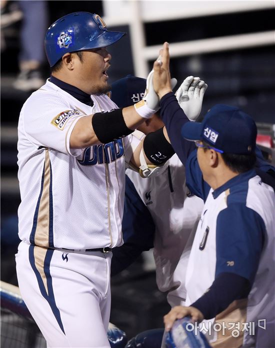 [포토]이호준, '대타 작전 성공이야'