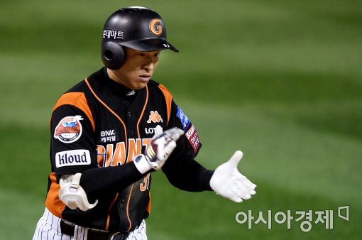 [포토]손아섭, '추격의 투런포'