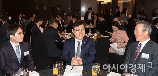 [포토]보험업계 CEO세미나 참석한 최종구 금융위원장