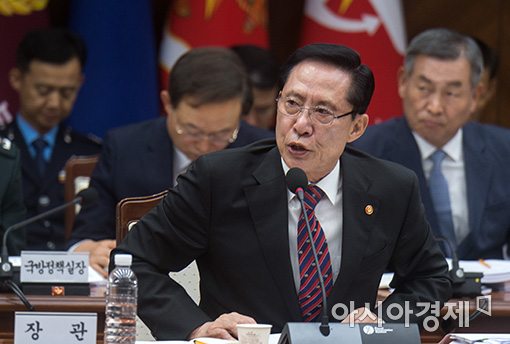 [포토]답변하는 송영무 국방장관