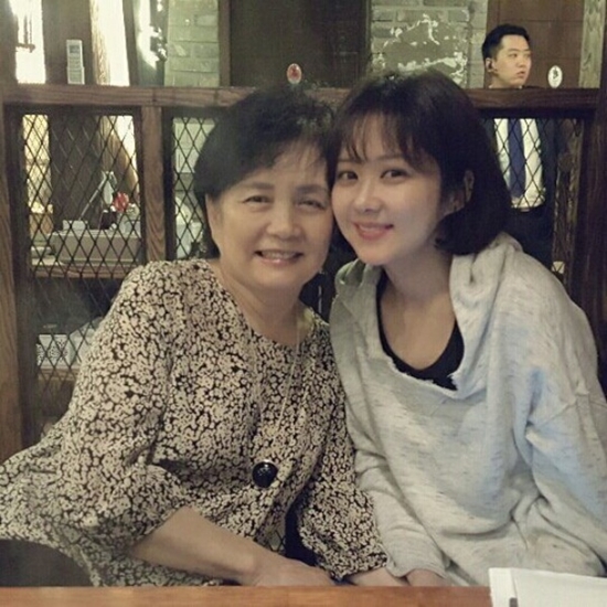 장나라, "엄마랑 맛있는거 먹으러"...엄마와 붕어빵 동안 미모 자랑