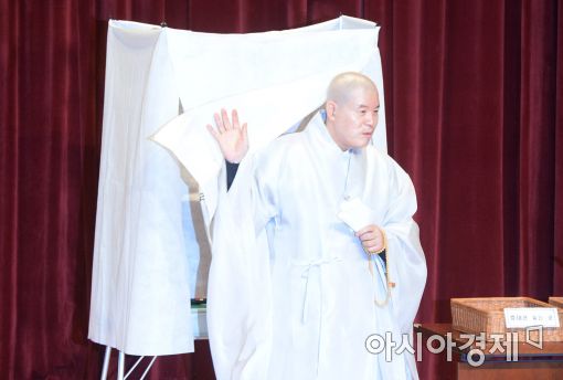 [포토]총무원장 선거 투표하는 자승 스님