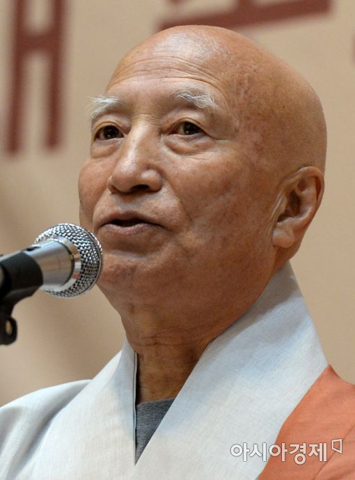 [포토]당선 소감 밝히는 설정 스님