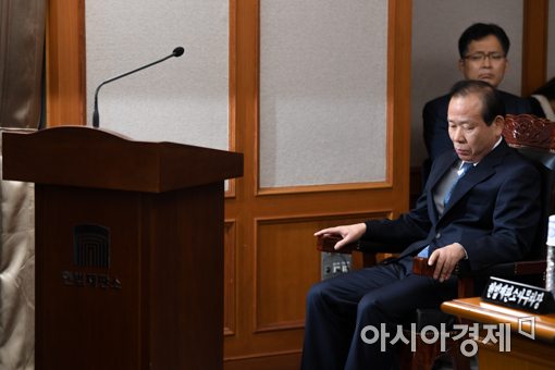 [포토]헌법재판소 국정감사 참석한 김이수 권한대행