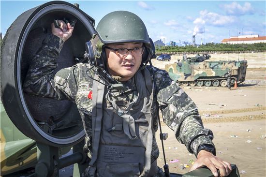 [양낙규의 Defence Club]평양 기습 상륙할 수륙장갑차 타보니