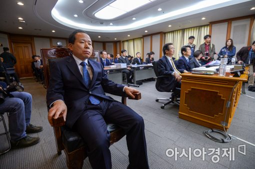 [포토]국정감사 참석한 김이수 헌법재판소장 권한대행
