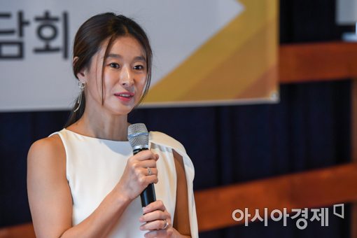 [포토]홍보대사 위촉 소감 발표하는 배우 예지원